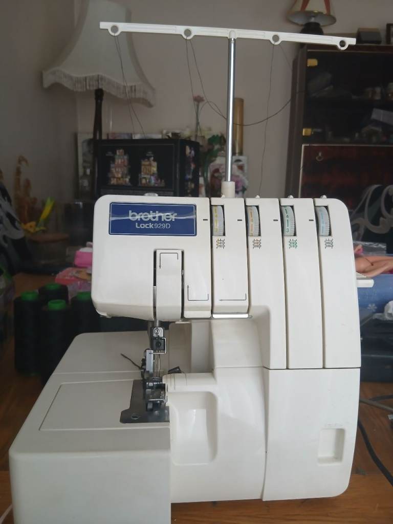 Domestic Serger Overlocker sewing machine Brother model 929D 