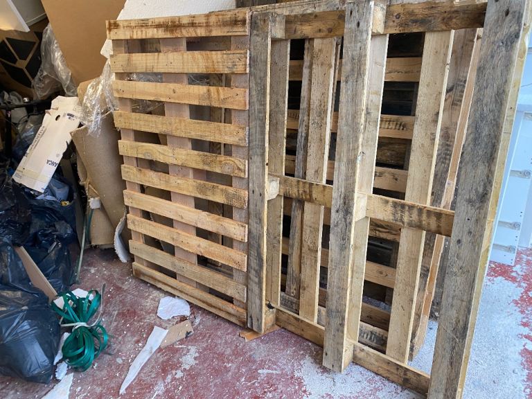 Free wooden pallets