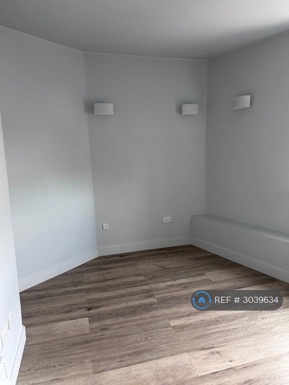 Studio flat in Wimbledon Park Road, London, SW18 (#3039634)