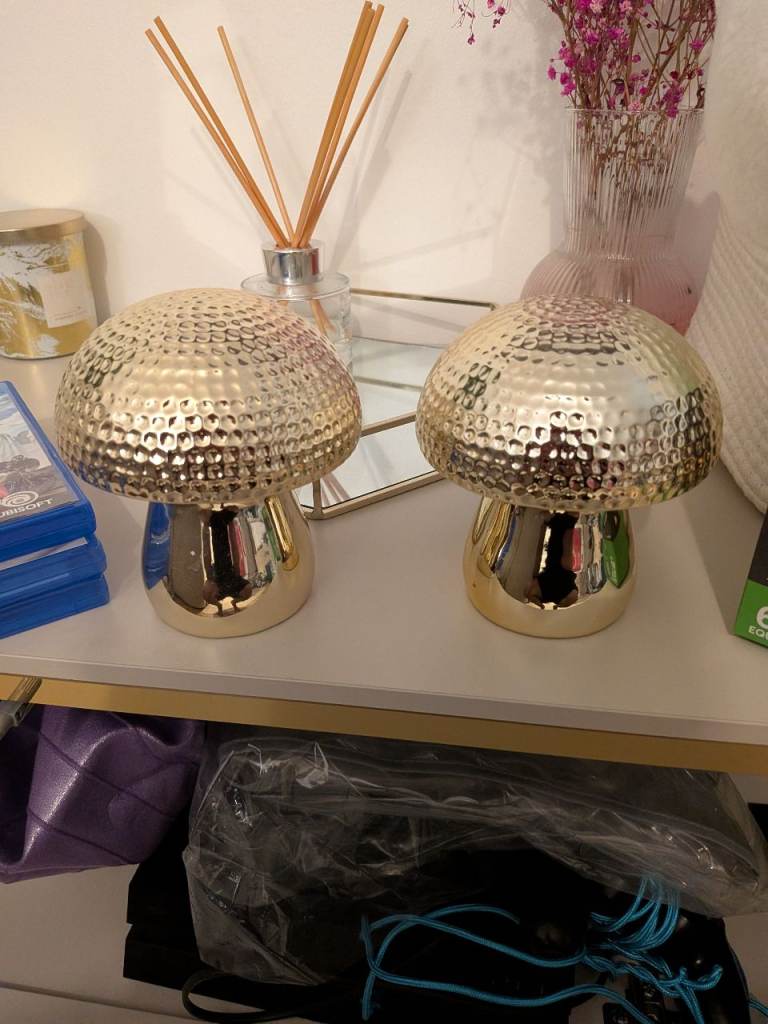 2 x gold mushrooms