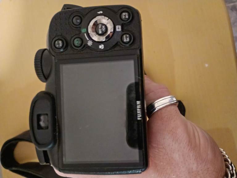 Fuji FinePix S1730 camera with leather bag and cables.