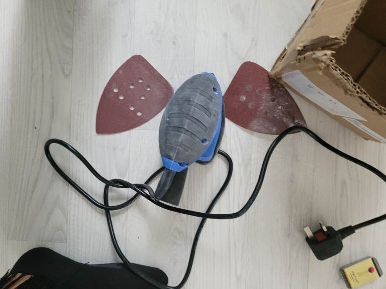 Electric Detail Sander with Sanding Sheets – Good Condition