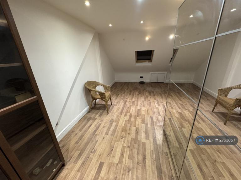 4 bedroom house in Turner Avenue, Mitcham, CR4 (4 bed) (#2763857)