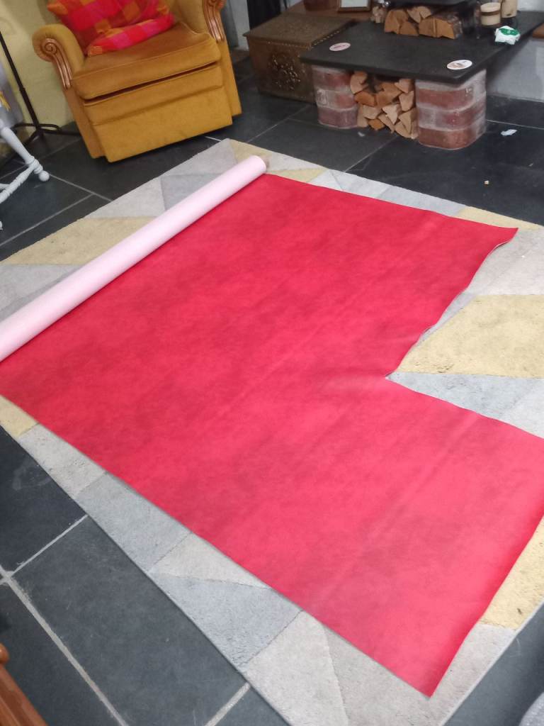 Roll Red Vinyl, sligh black mottle   