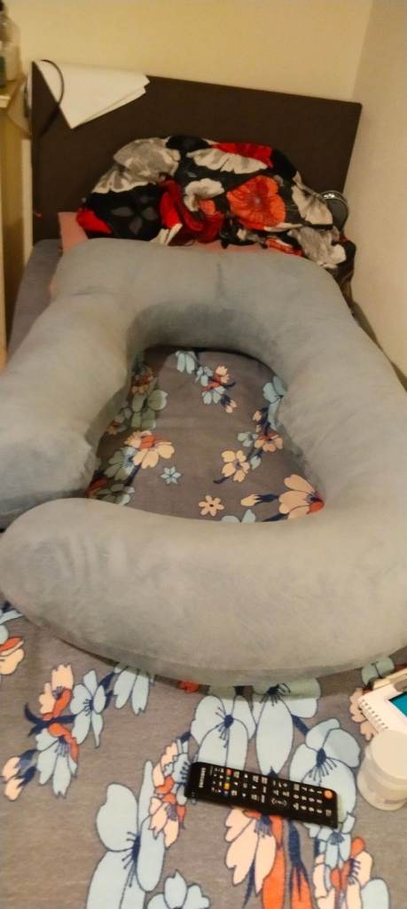 Pregnancy pillow 