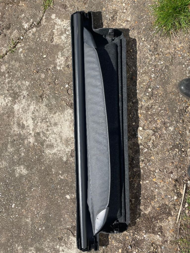 Volvo parcel shelf/ load cover