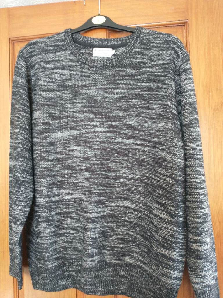 JUMPER. XLARGE. CHEST 44/46ins. app. Black/grey fleck. As good as new.