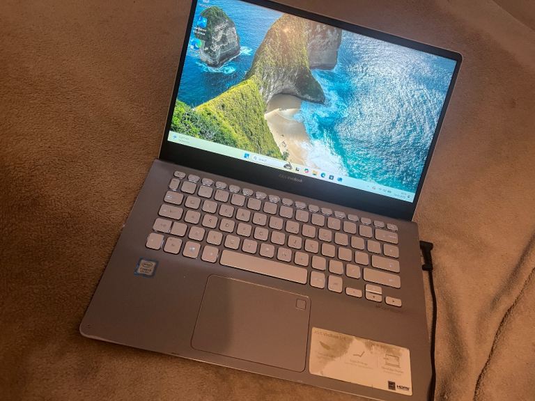 Asus Vivobook laptop intel 8th gen 12gb ram 256gb ssd Full HD win 11 usb c HDMI Backlit KB