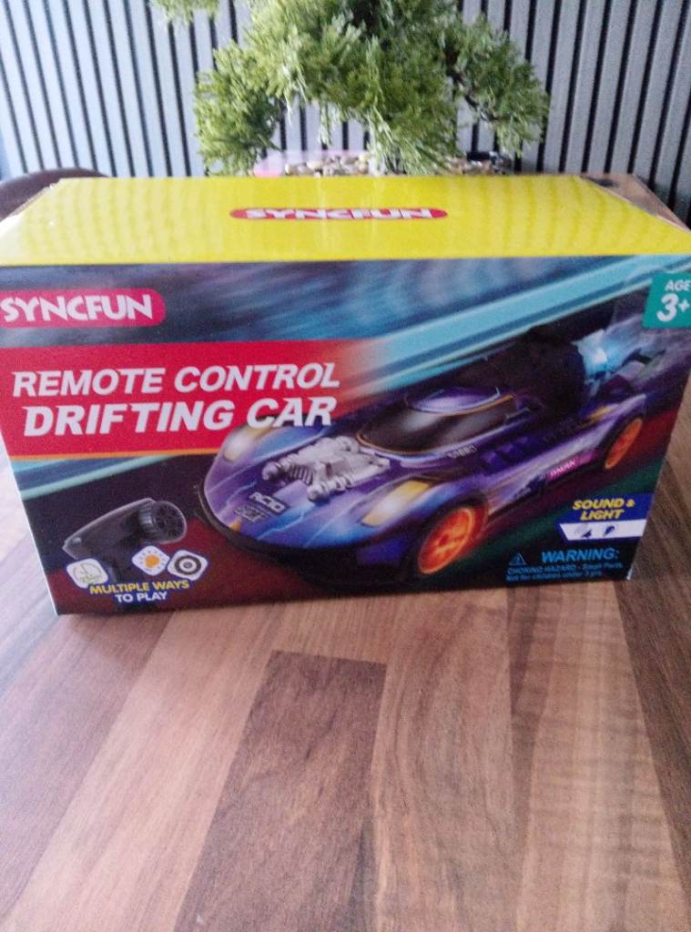 🚗 Remote Control Drifting Car – Lights & Sound – New