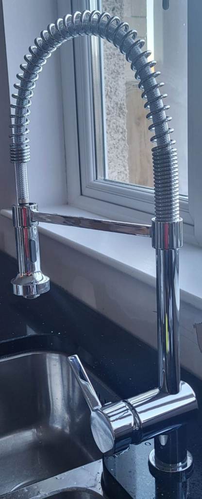 Kitchen Tap Mixer with Pull-Out Spray – Good Condition