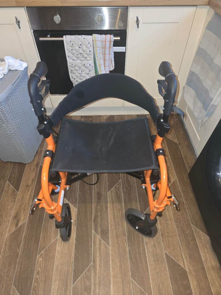 2 in 1 rollator /wheelchair with back rest