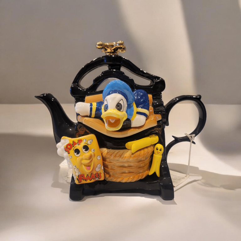Donald Duck 'Mangle' Paul Cardew Limited Edition teapot 