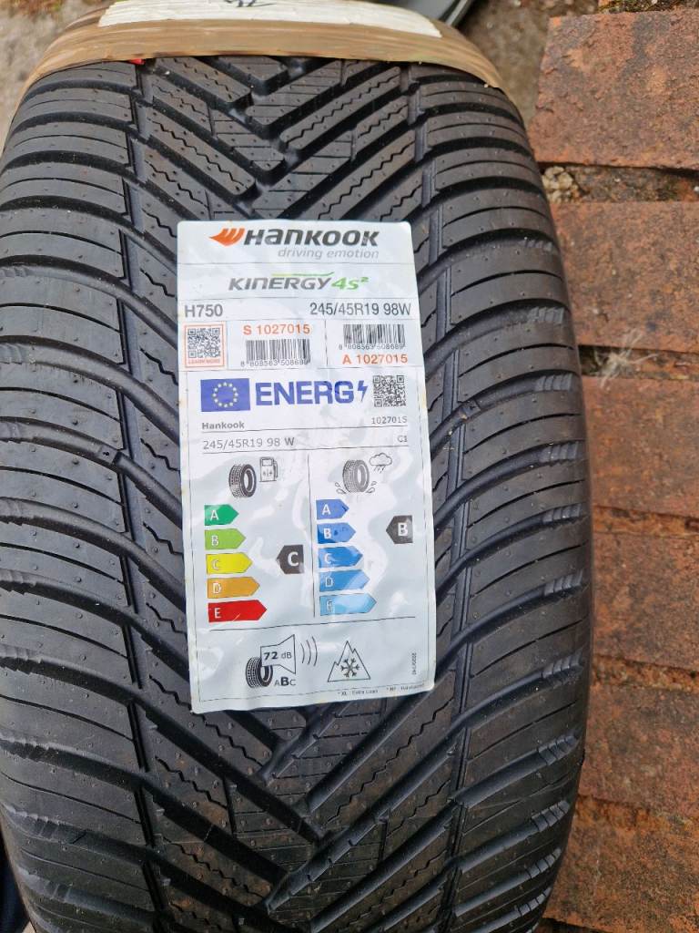 2 Off  Tyres - Hankook 245/45 R19 98W