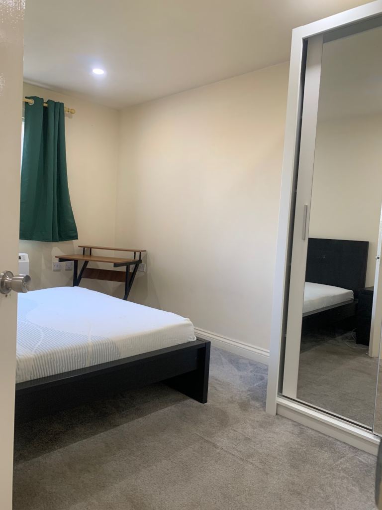 Double room to rent Enfield Lock( North London)