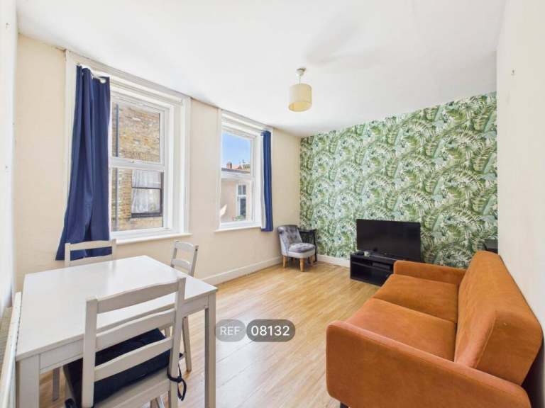 Large One Bedroom Flat in Brixton Only £1700 pcm Available Now