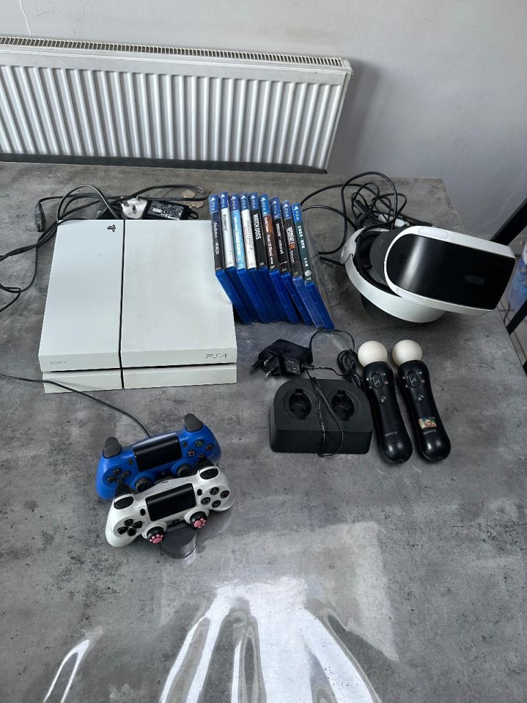Sony PS4 VR Bundle – 2 Controllers + Games + PSVR Headset
