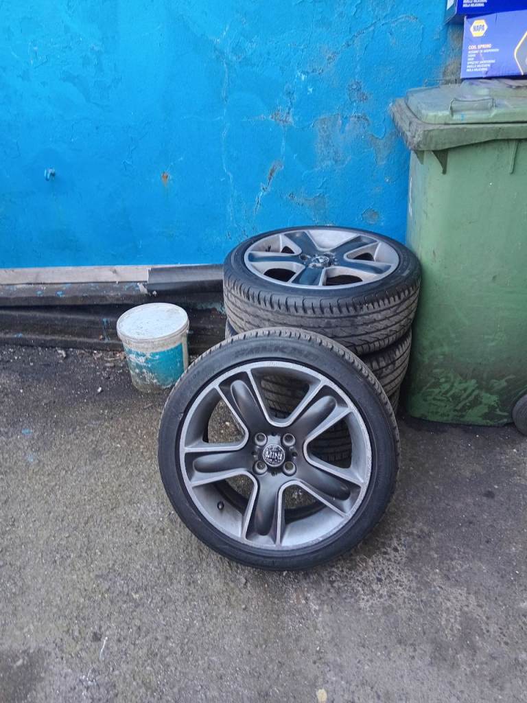 Mini alloys 17inch and tyres 