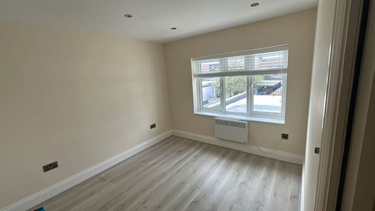 FULLY FURNISHED DOUBLE ROOM FOR RENT IN NEWLY REFURBISHED FLAT IN PERIVALE