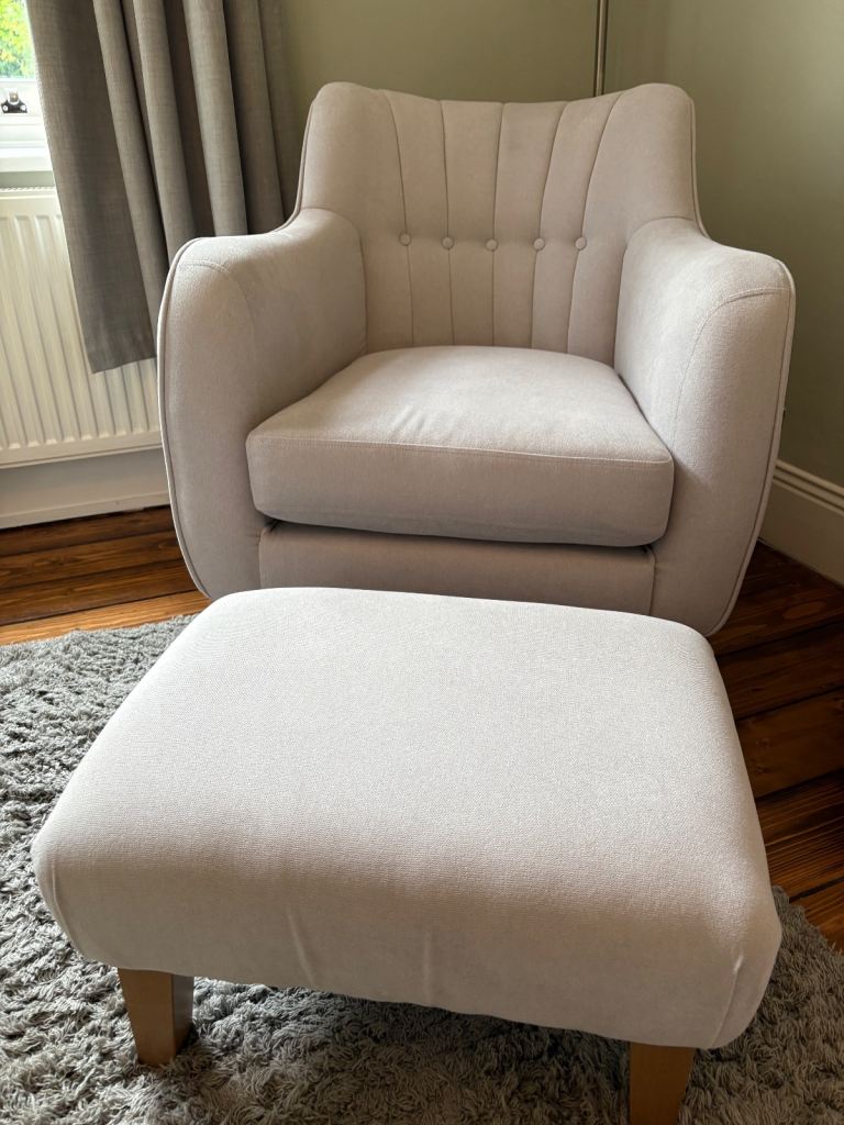 Mama’s & Papa’s Hilston nursing chair