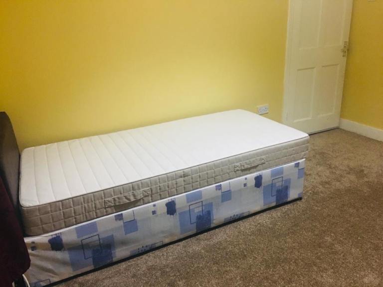 Double room for single person near Ilford Lane