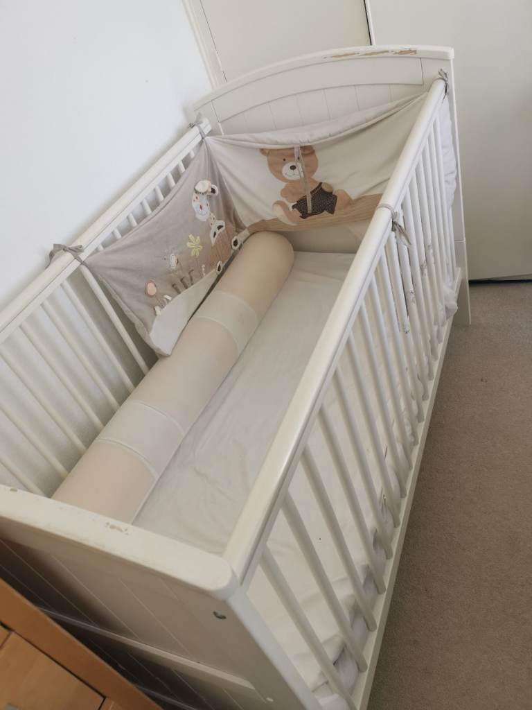 Baby cot bed,mattress, rail protector, duvet Mamas and papas 
