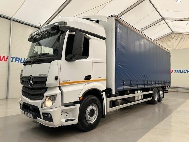 Mercedes-Benz Actros 2532 6x2 Sleeper Cab Curtainsider  