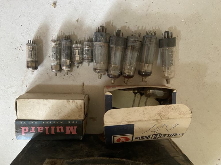 Old radio valves 