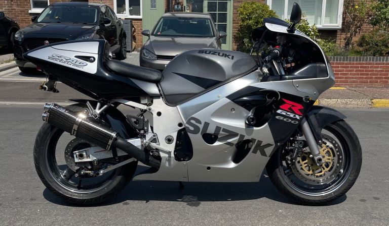 SUZUKI GSXR 600 1998 £3395 OVNO LOTS OF UPGRADES