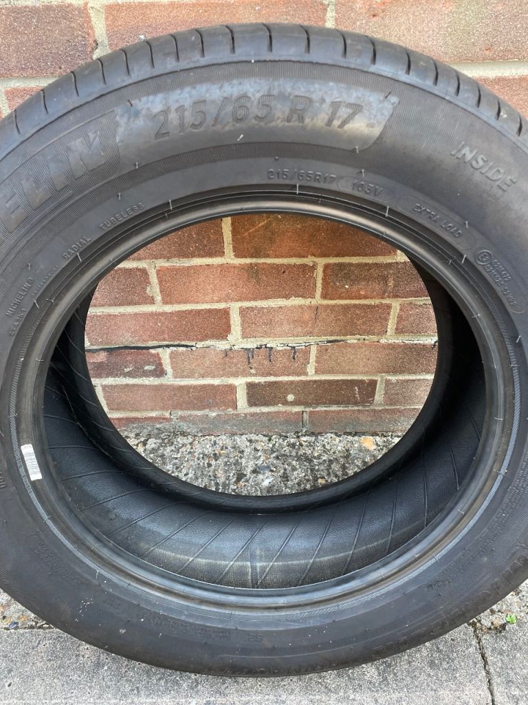 215/65R17 Michelin Primacy 4 in good condition like new