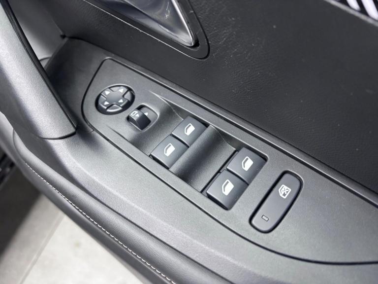  Peugeot 2008 1.2 PureTech Allure EAT Euro 6 (s/s) 5dr Petrol Automatic