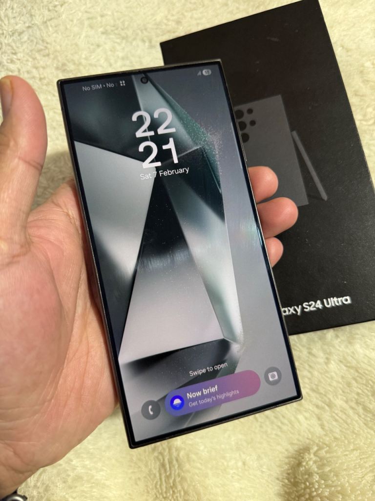 Samsung S24 Ultra 256gb is in Good Condition 