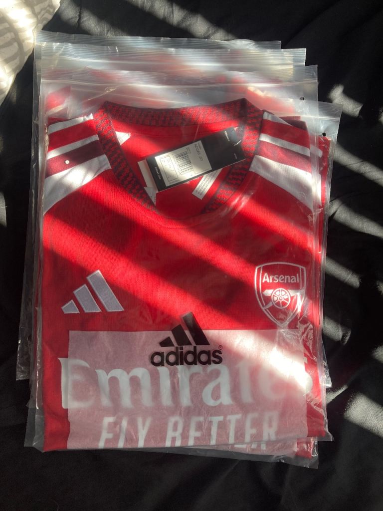 Arsenal 26/27 home shirt size large 