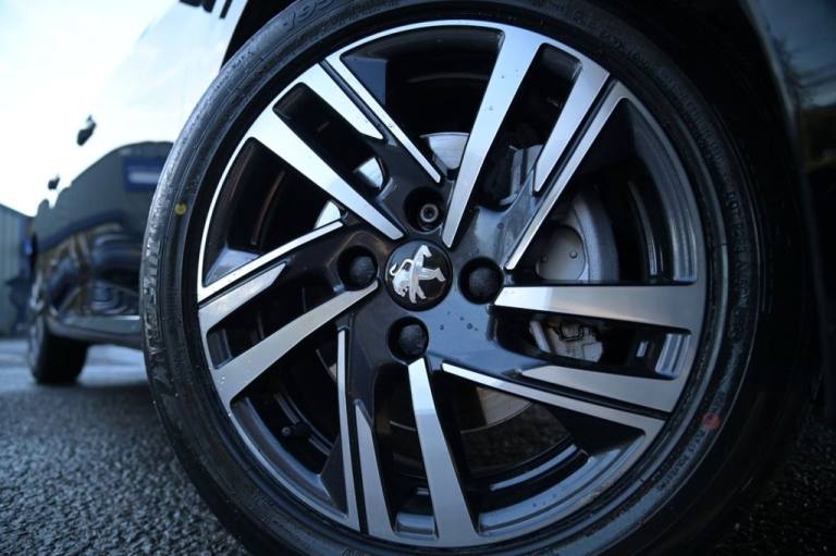 2023 Peugeot 208 1.2 PureTech Allure Premium + Hatchback 5dr Petrol EAT Euro 6 (s/s) (130 ps Hatc...