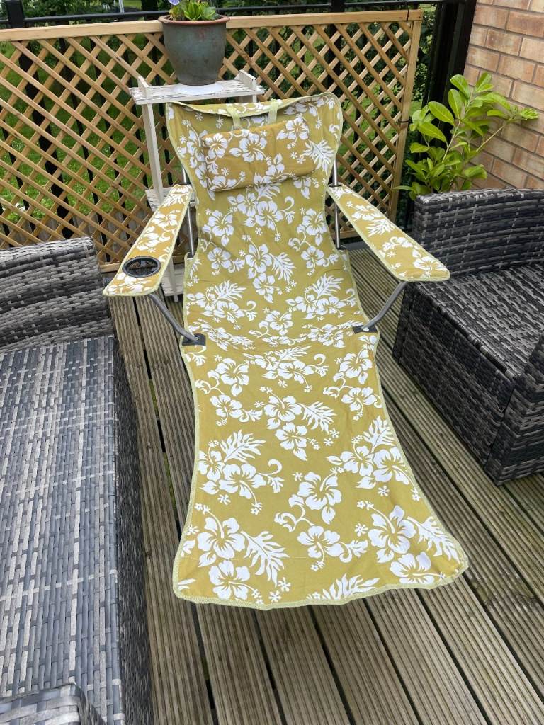 Foldable Garden Patio lounger – Floral Pattern, As New Condition