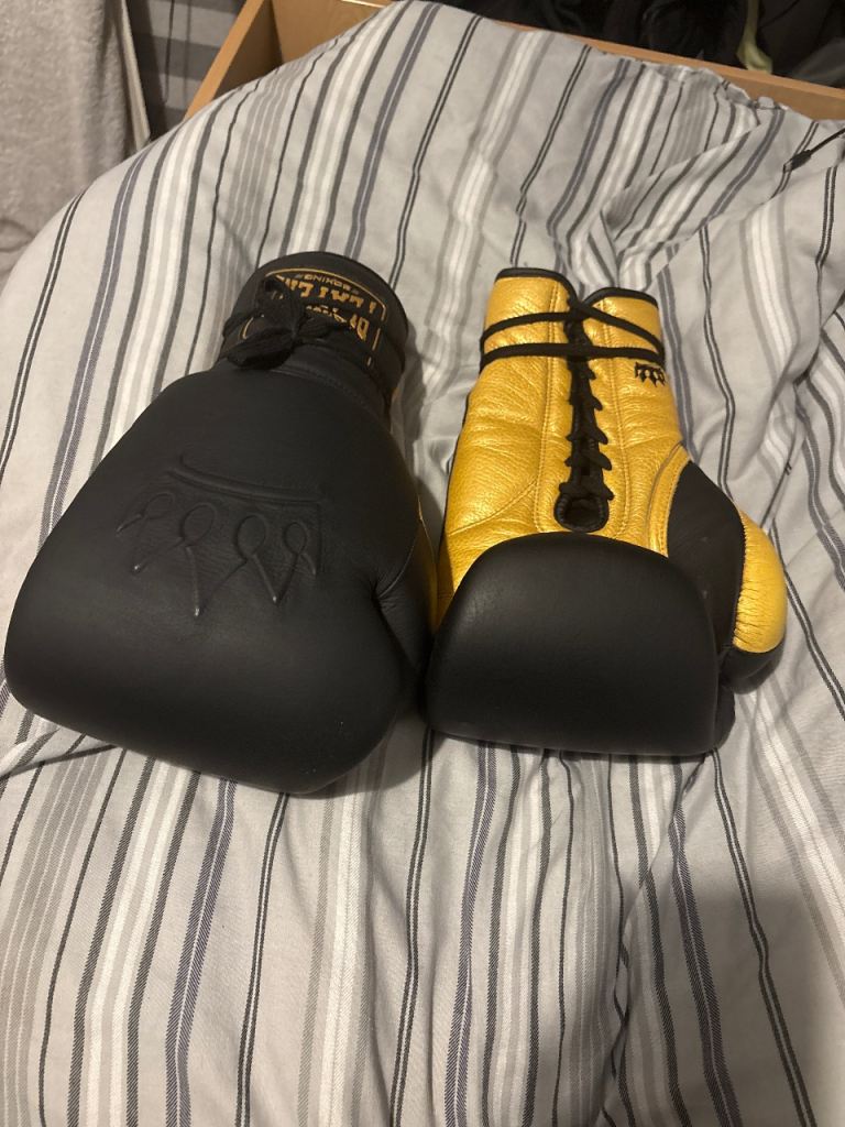 Playerz laced up boxing gloves 