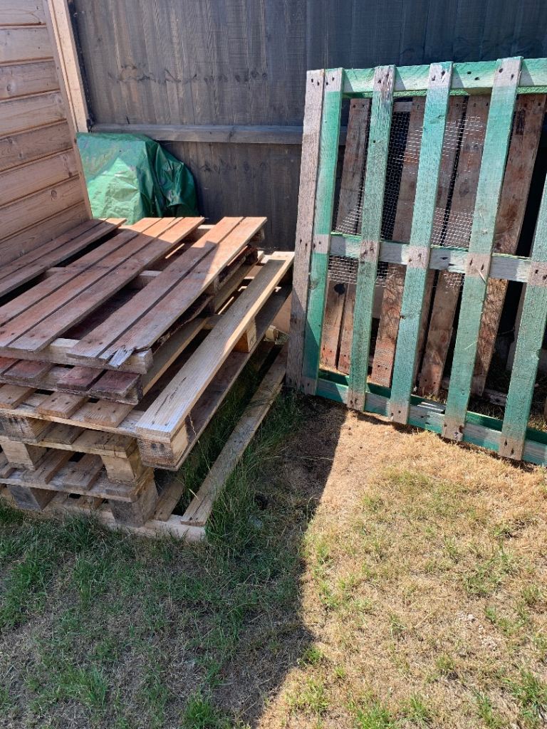 Good Condition Wooden Pallets - Perfect for Garden Projects