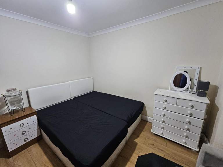 Spacious double room for rent for 2 females 
