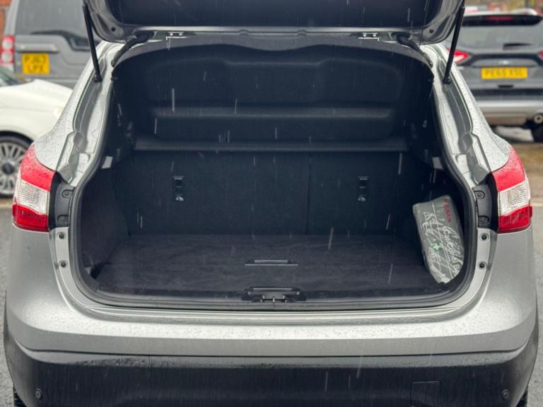 2014 Nissan Qashqai 1.5 dCi Tekna 5dr HATCHBACK DIESEL Manual