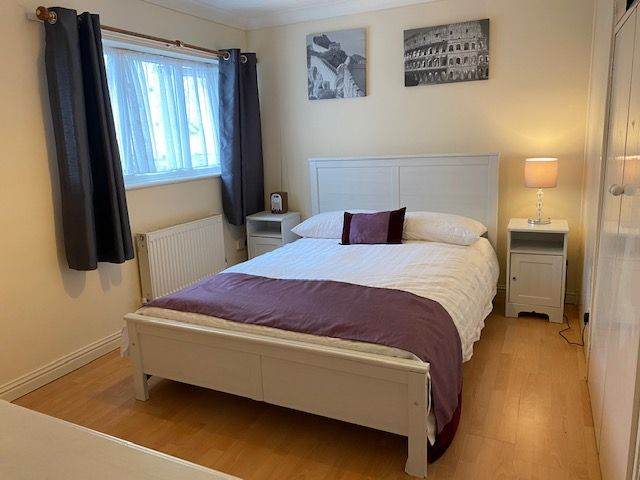 Sunny Double Room for 1 Person in Friendly House Share, Off Street Parking In Hornchurch