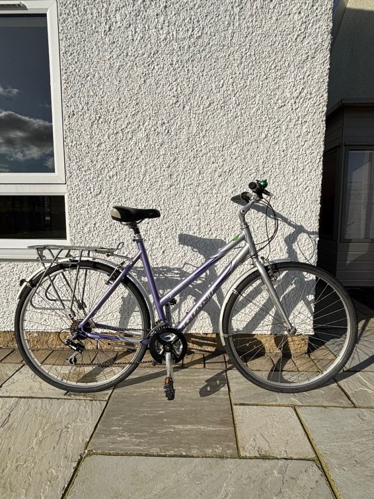 Giant cypress women’s hybrid touring bike 