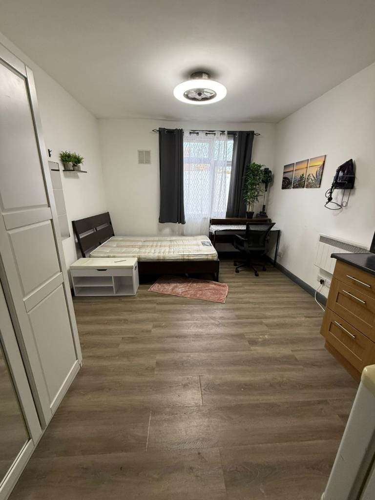 BEAUTIFUL STUDIO FLAT FOR RENT IN HOUNSLOW CENTRAL