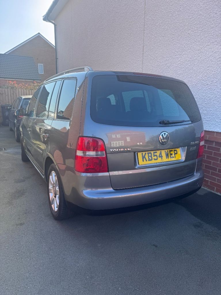 VW Touran 2.0 TDI Sport 140 - Manual.