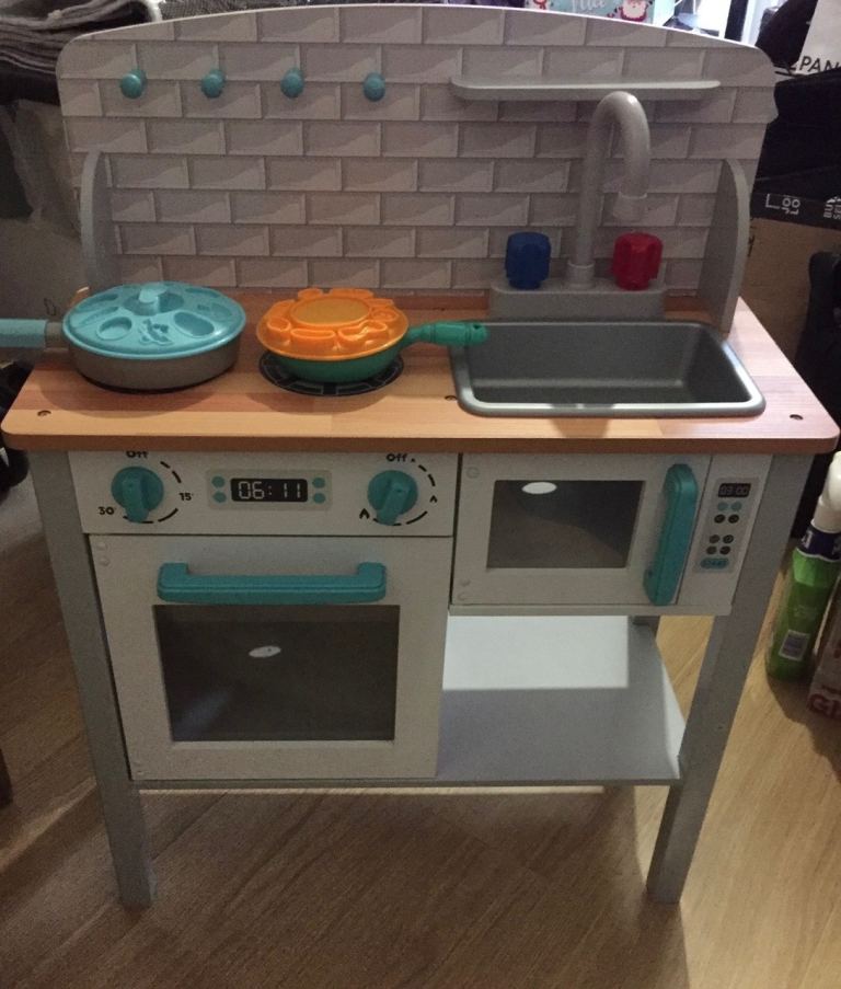 Children’s wooden play kitchen 