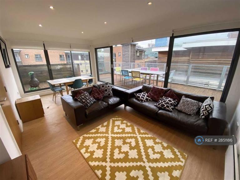 2 bedroom flat in Barton Street, Manchester, M3 (2 bed) (#2851186)