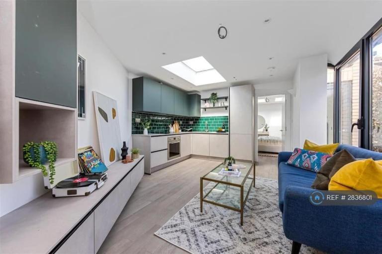 1 bedroom flat in Southwell Grove Road, London, E11 (1 bed) (#2836801)