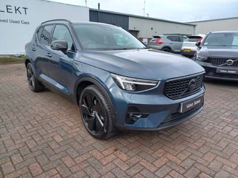 VOLVO XC40 2.0 B3P Plus Black Edition 5dr Auto