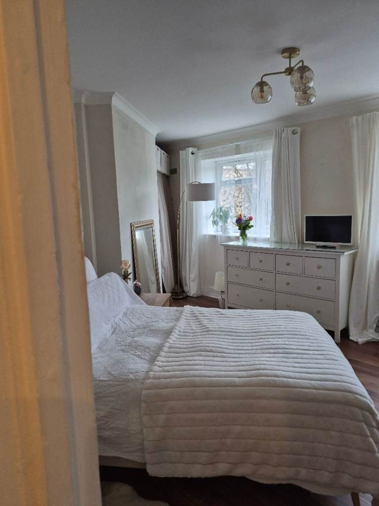 Large Double room for lodger 