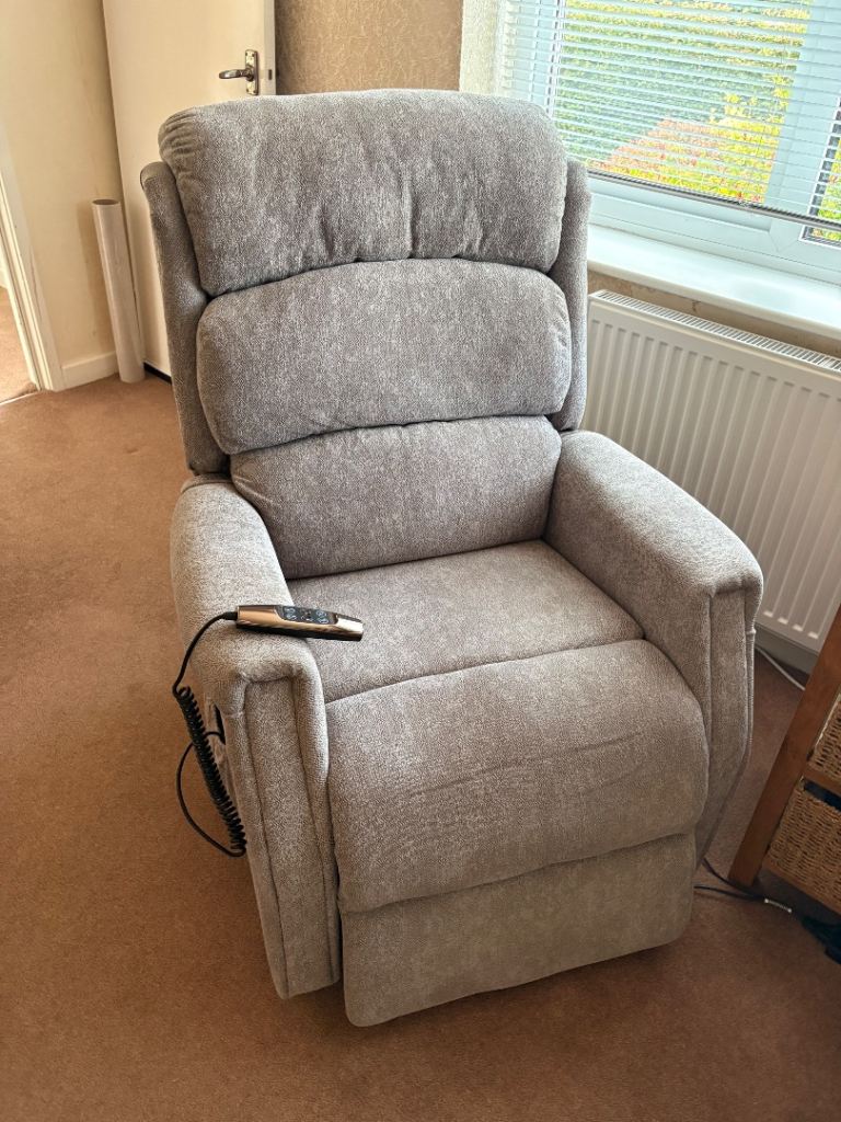 Comfortable Fabric Recliner Chair with Remote Control