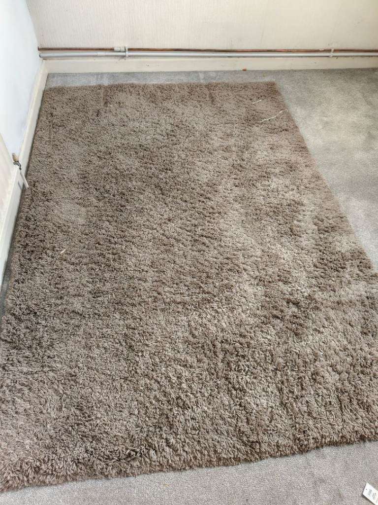 Grey Shaggy Rug – Good Condition