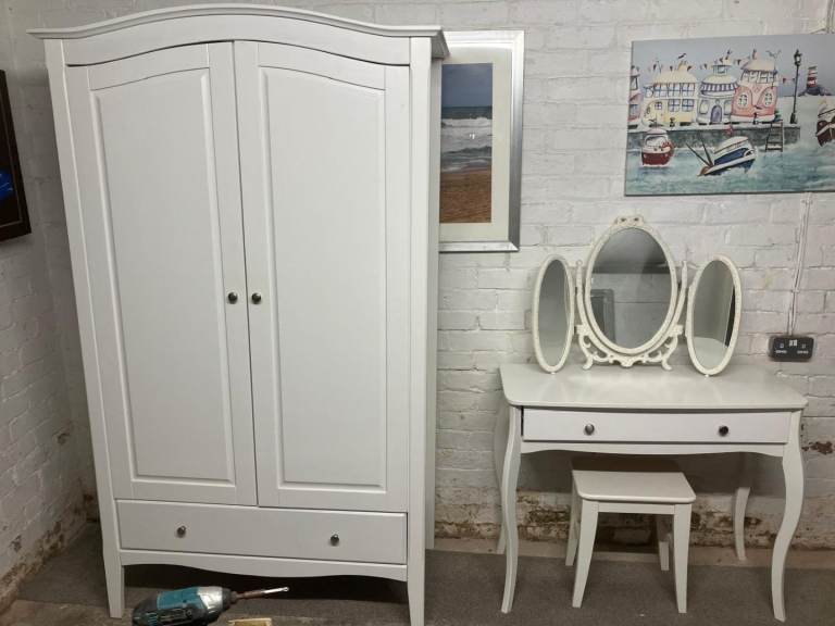 Wardrobe/Dressing table set 
